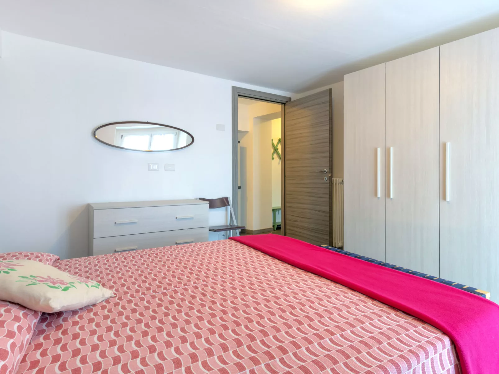Madal (GRV399)-Inside