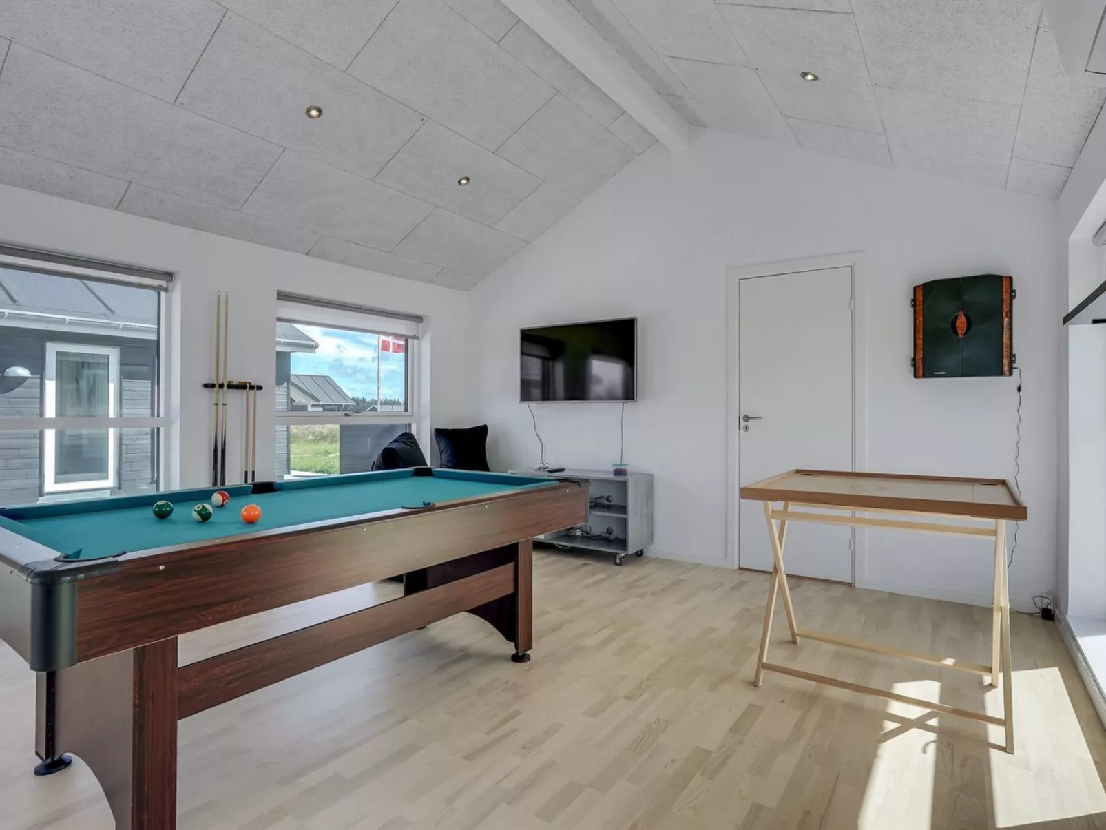 "Tatiane" - 1.5km from the sea-Inside