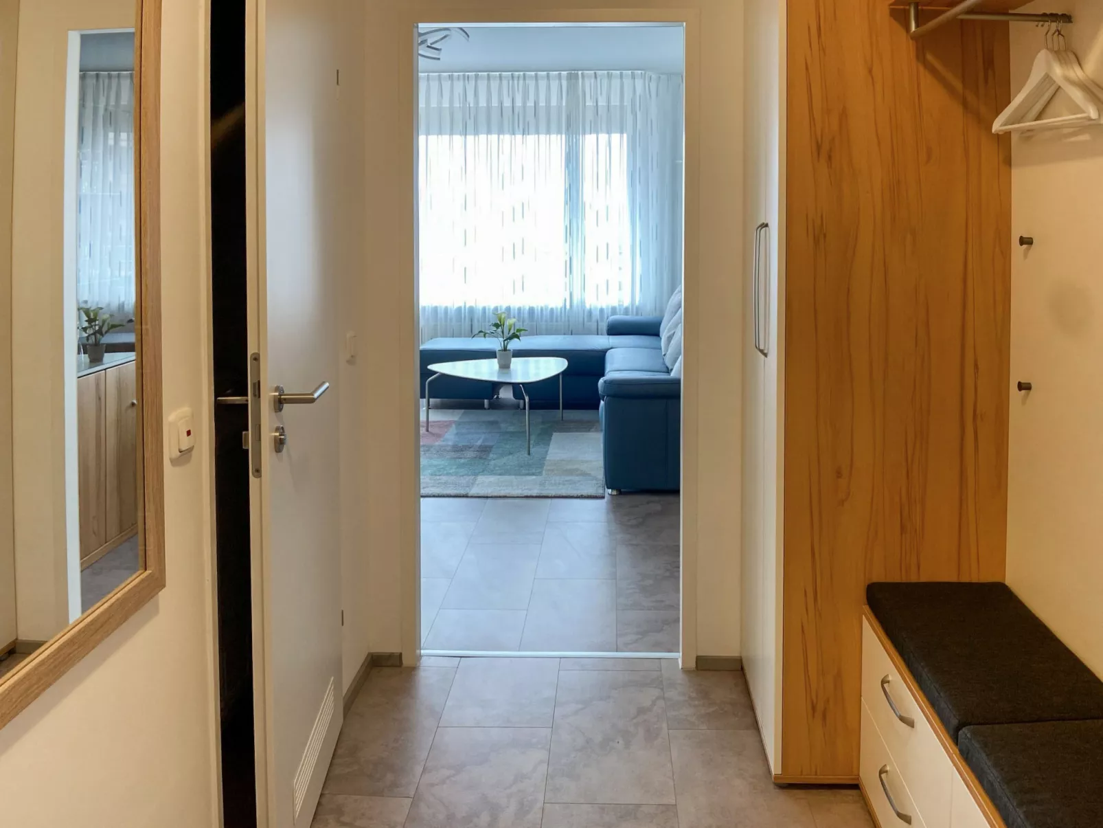 Horizont (B1014)-Inside