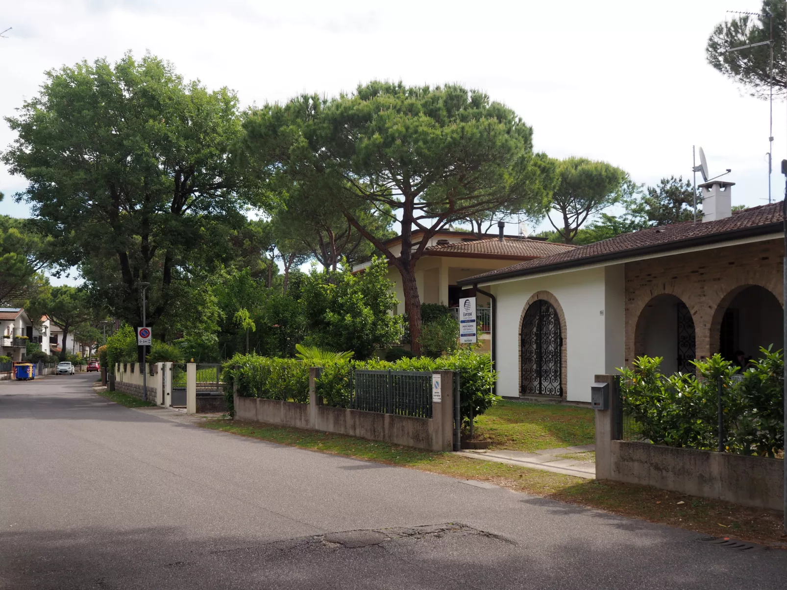 Villa Salvador-Dehors
