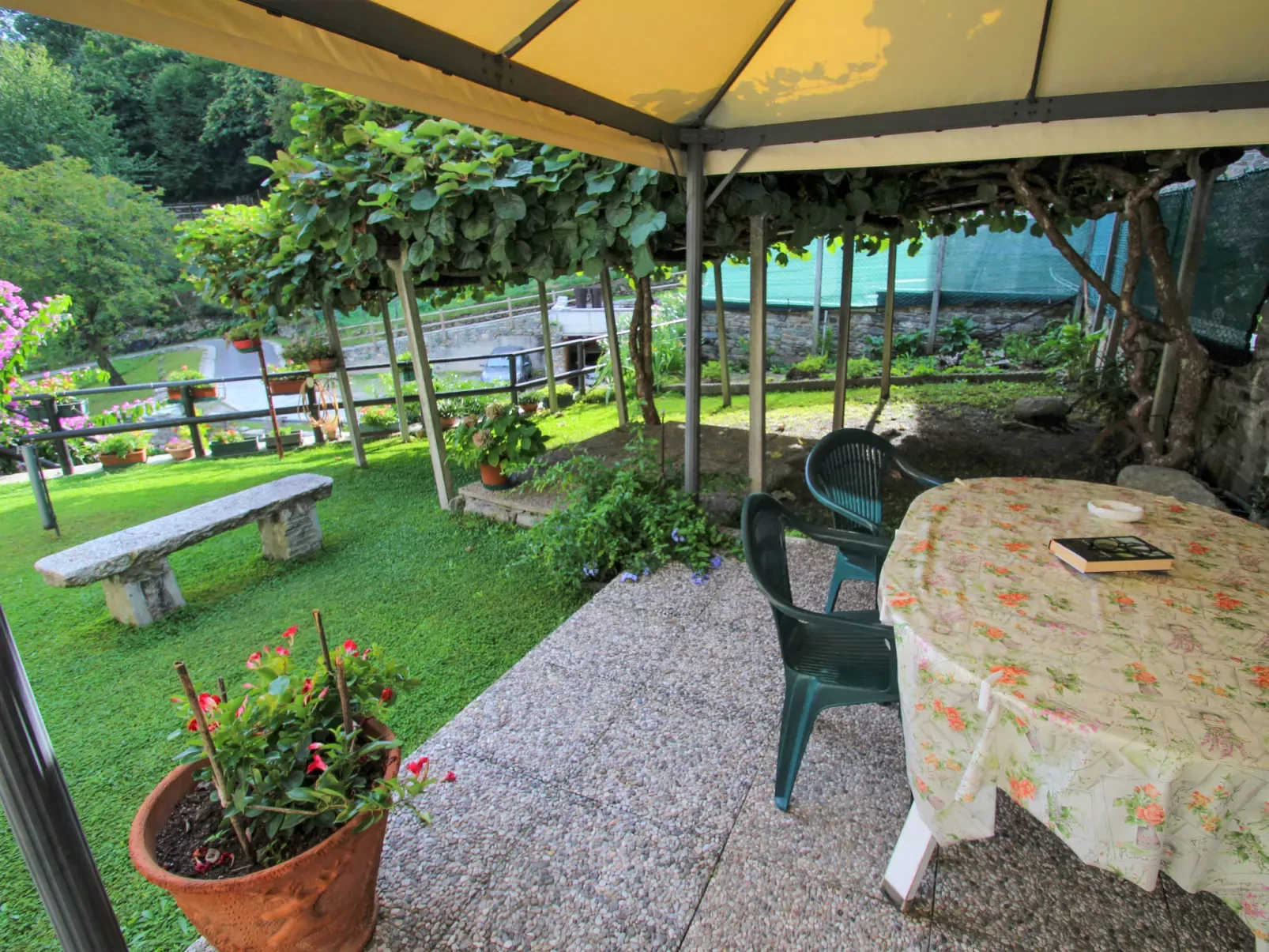 Ghiano-Outside