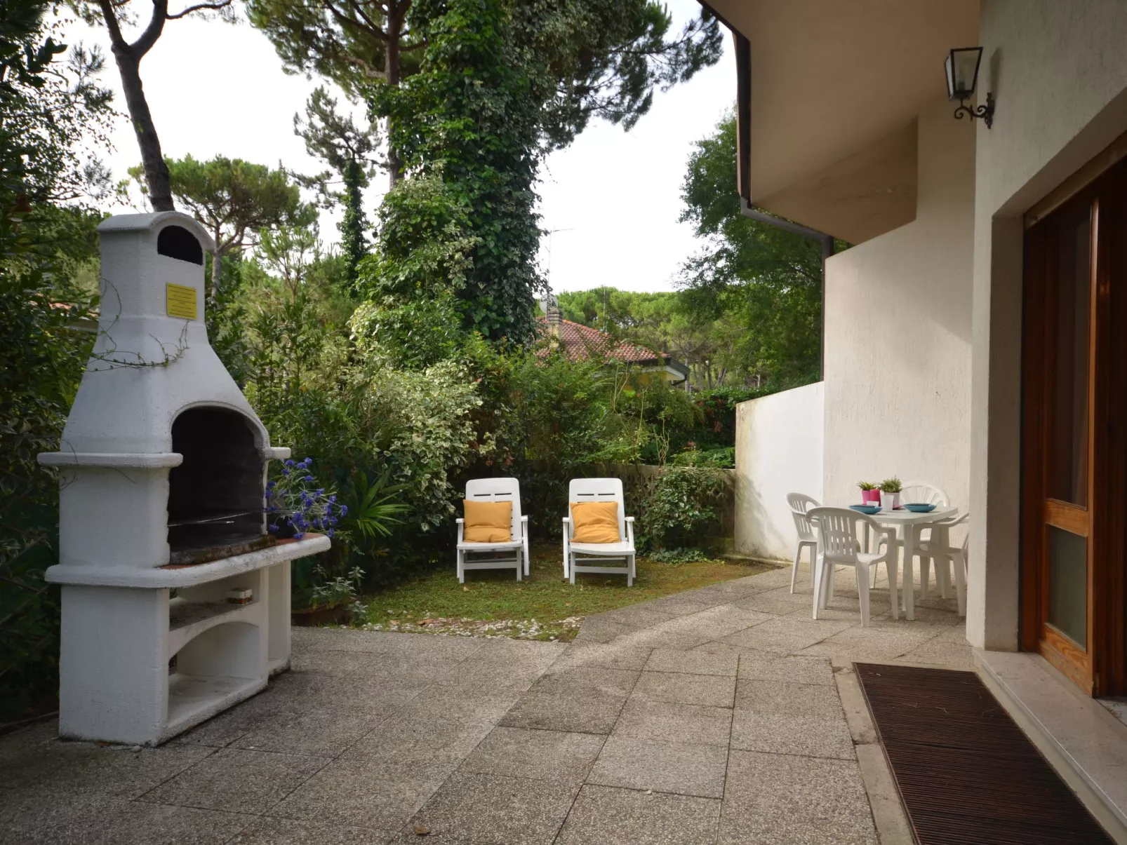 Villa Ralph-Outside