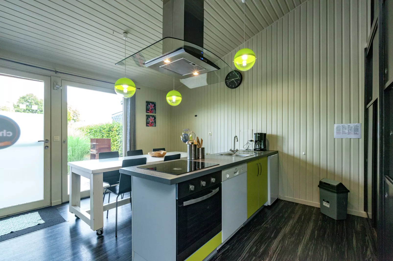 Chalet Orange-Kitchen