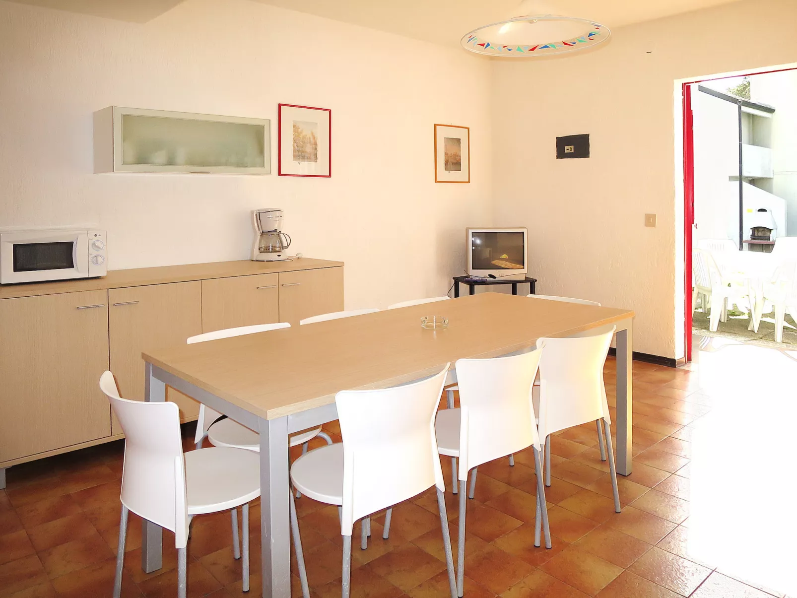 Holiday Village-Inside