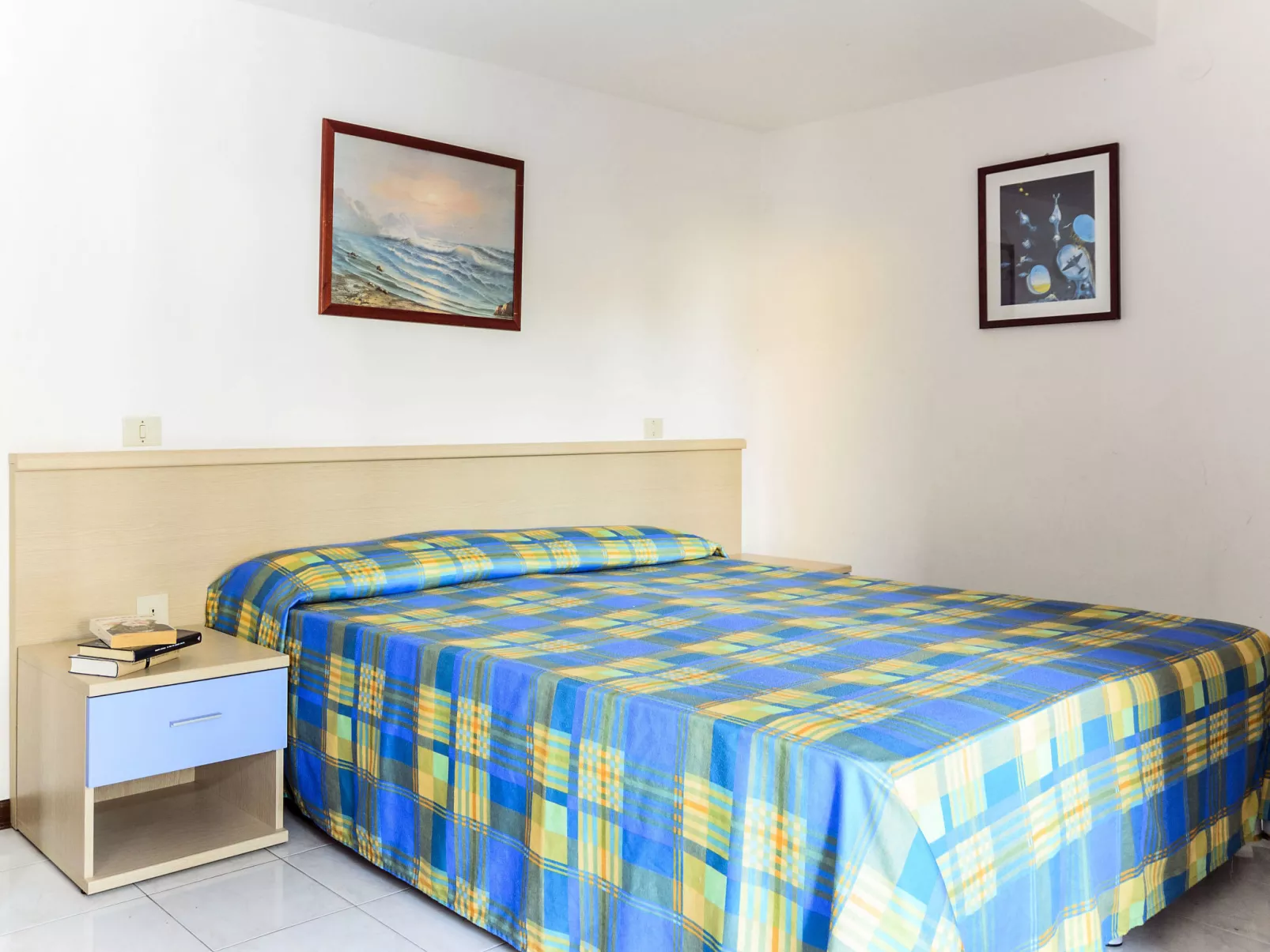 Holiday Village-Dedans