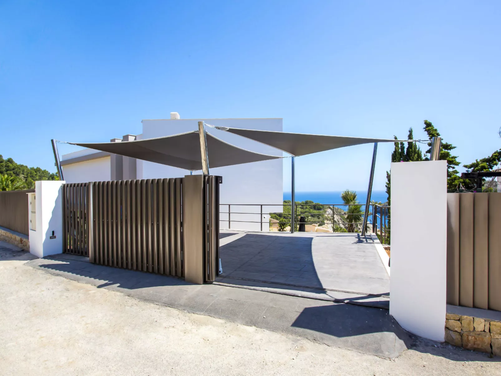 El Refugio-Outside