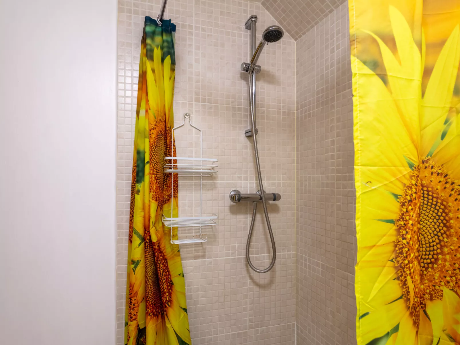 Sunflower Cottage-Inside