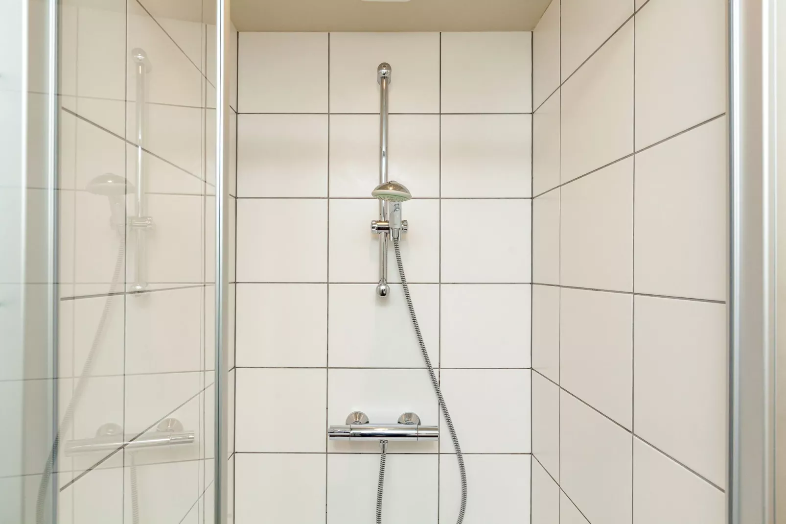 Chalet Orange-Bathroom