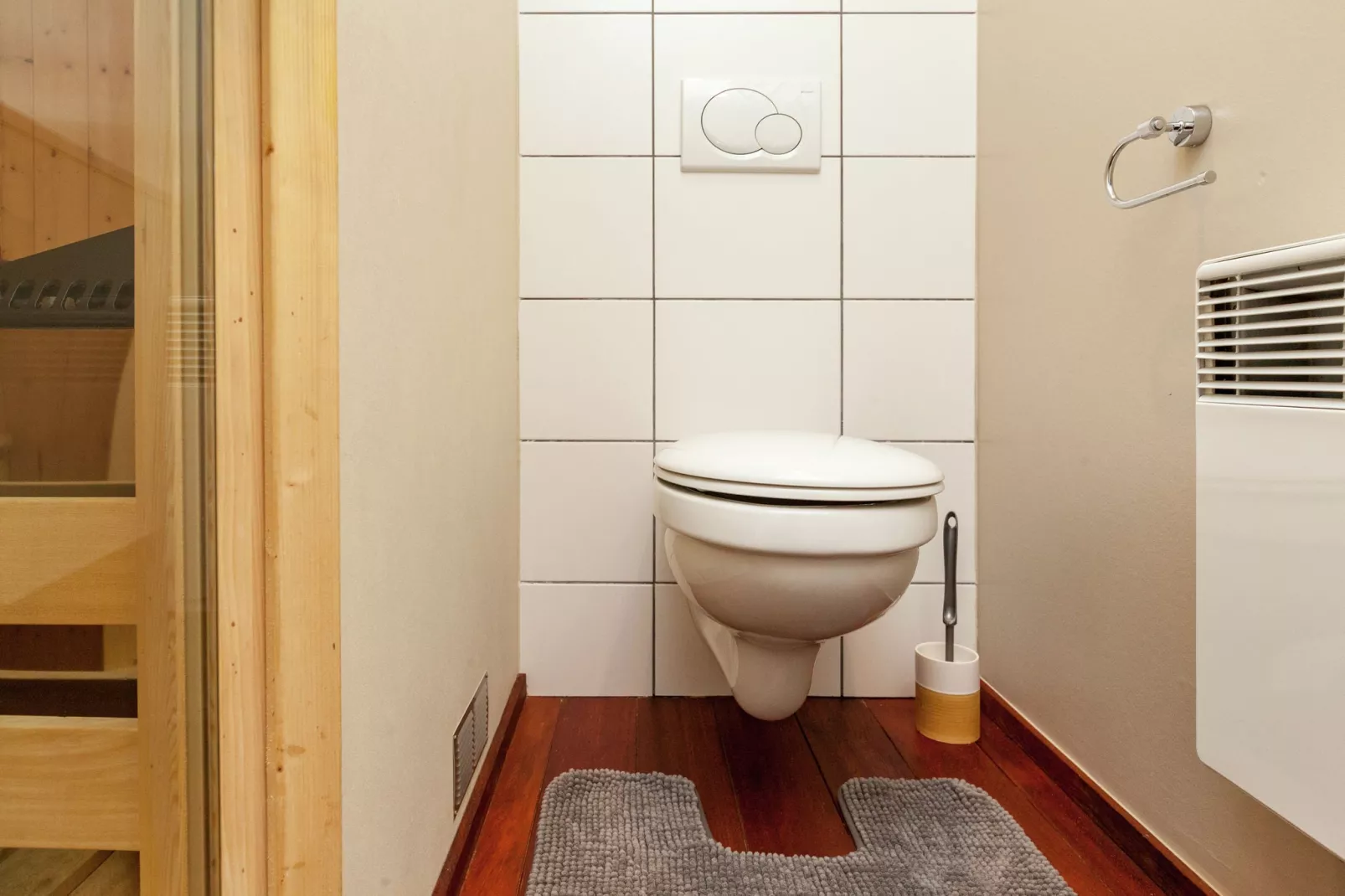 Chalet Orange-Bathroom