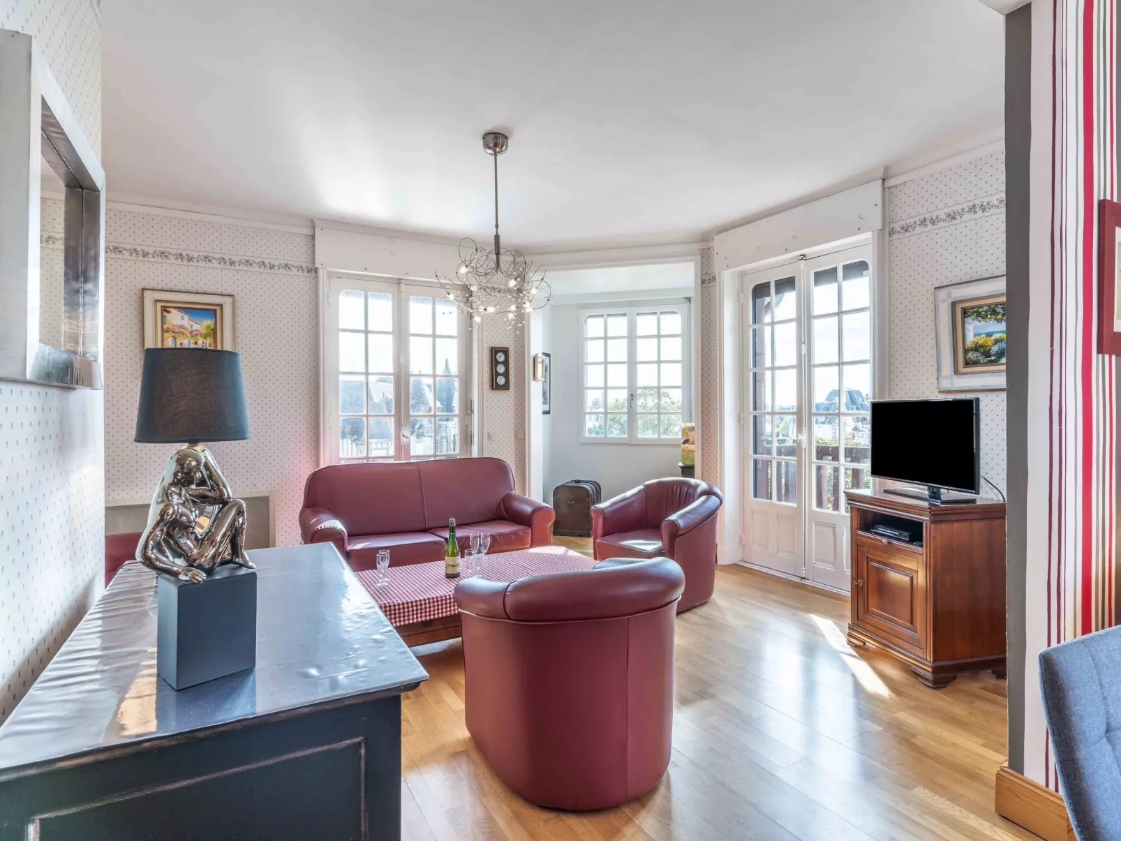 Le Normandie Home-Inside