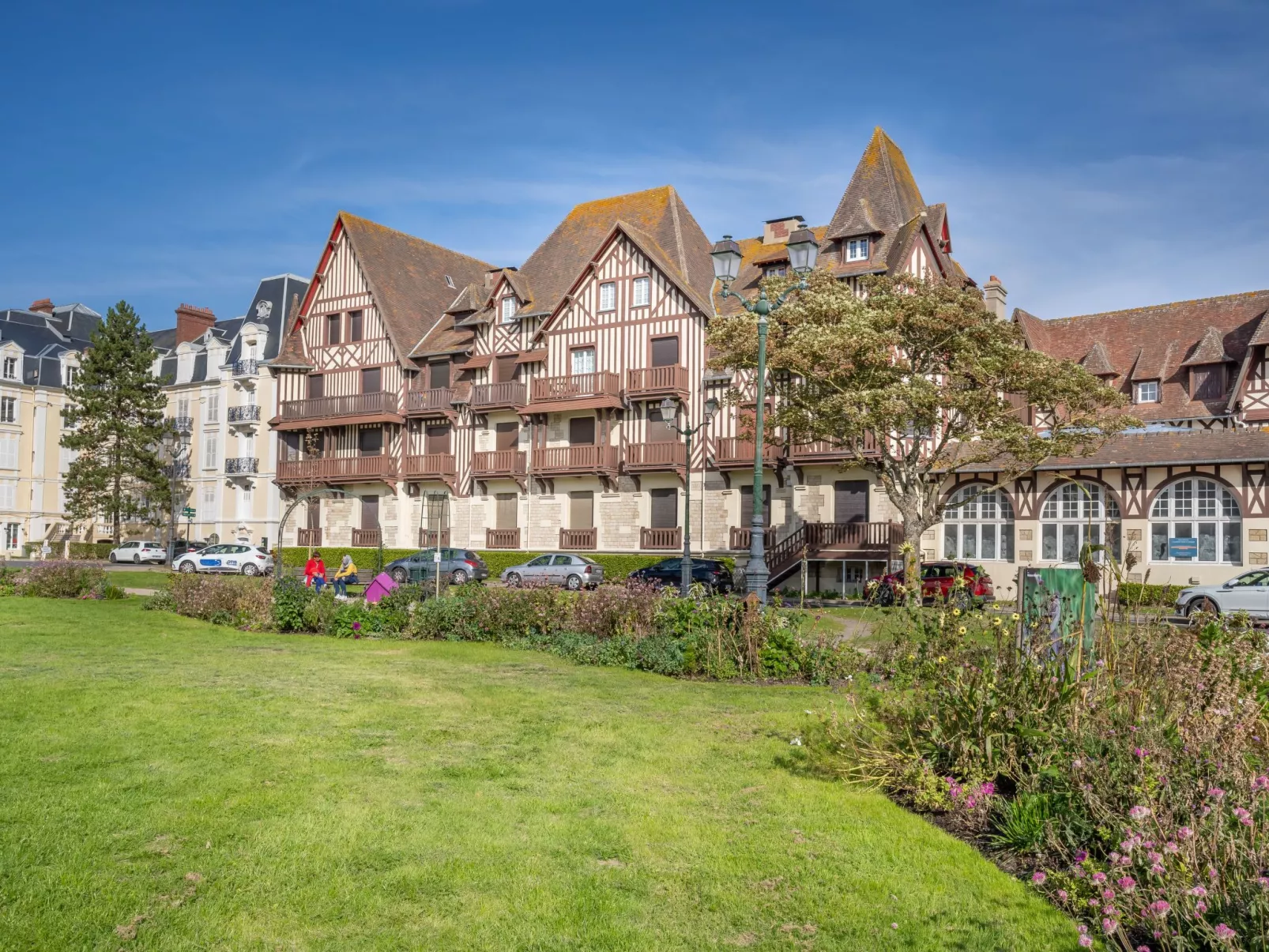 Le Normandie Home-Outside