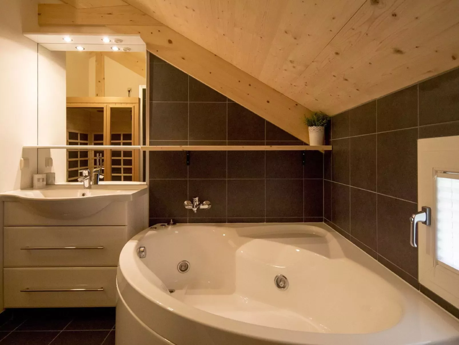 Superior mit 5 SZ,Sauna o.IR Sauna+SB-Drinnen