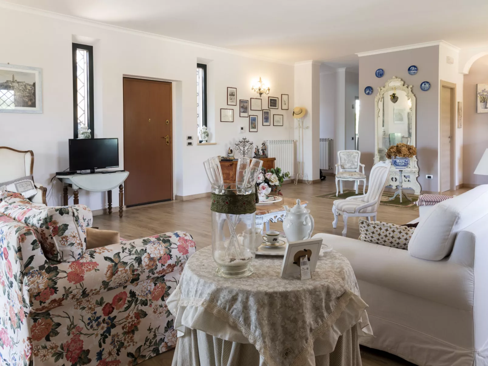 Borgo Sacramento-Inside