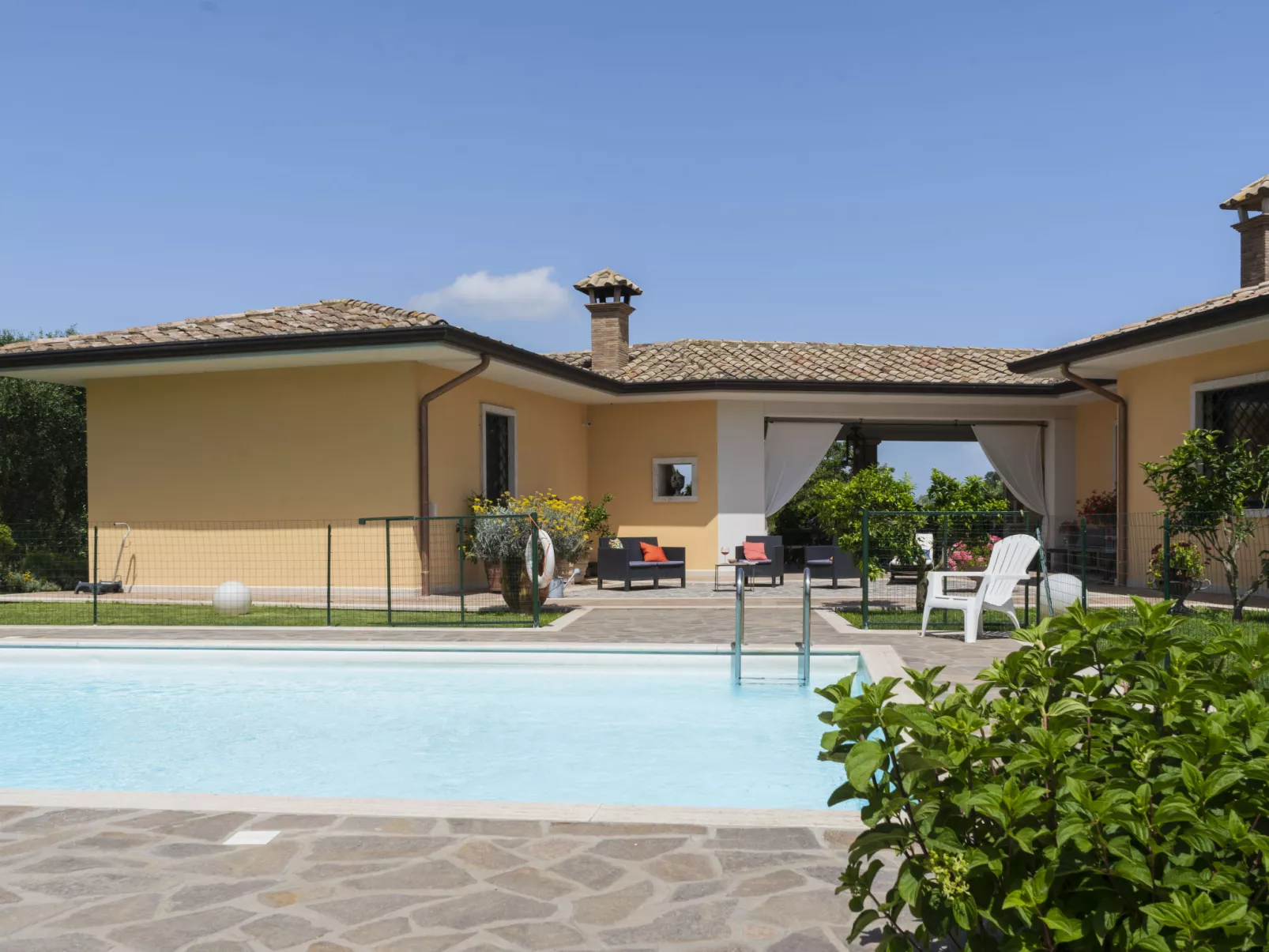 Borgo Sacramento-Inside