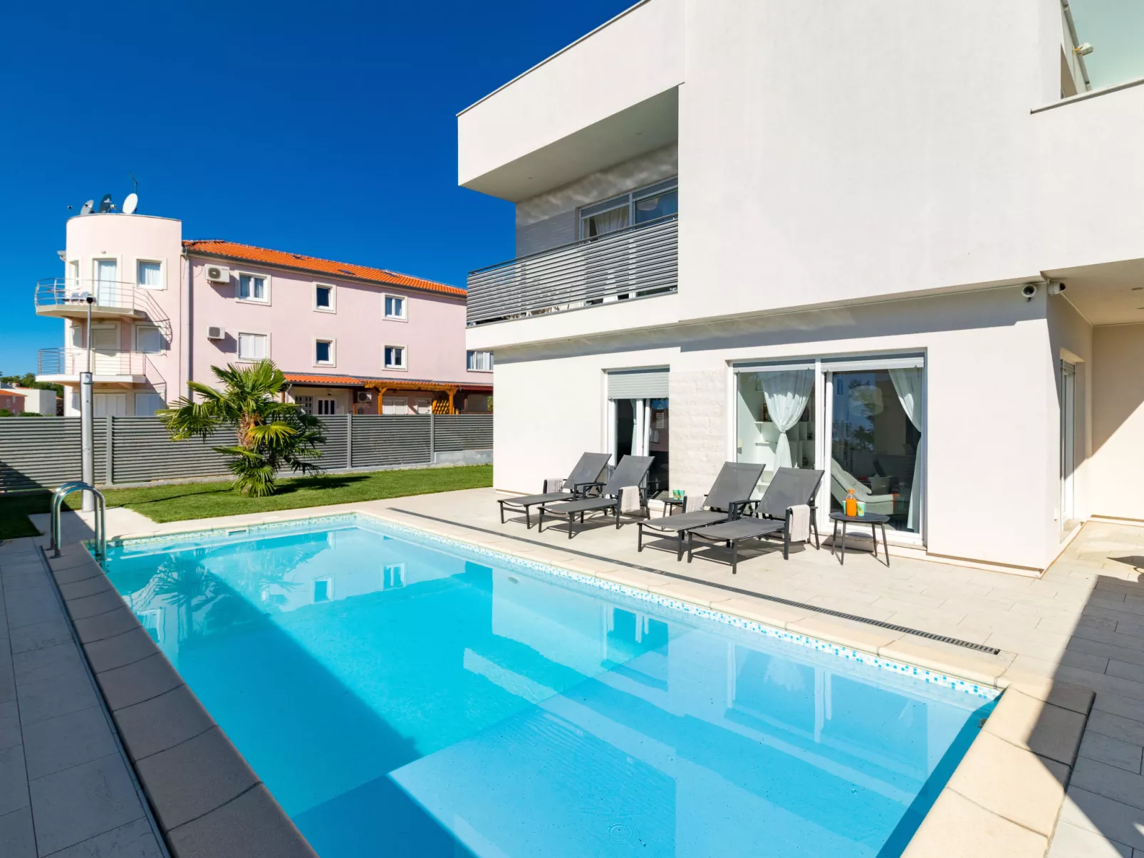 Villa Virtus-Outside