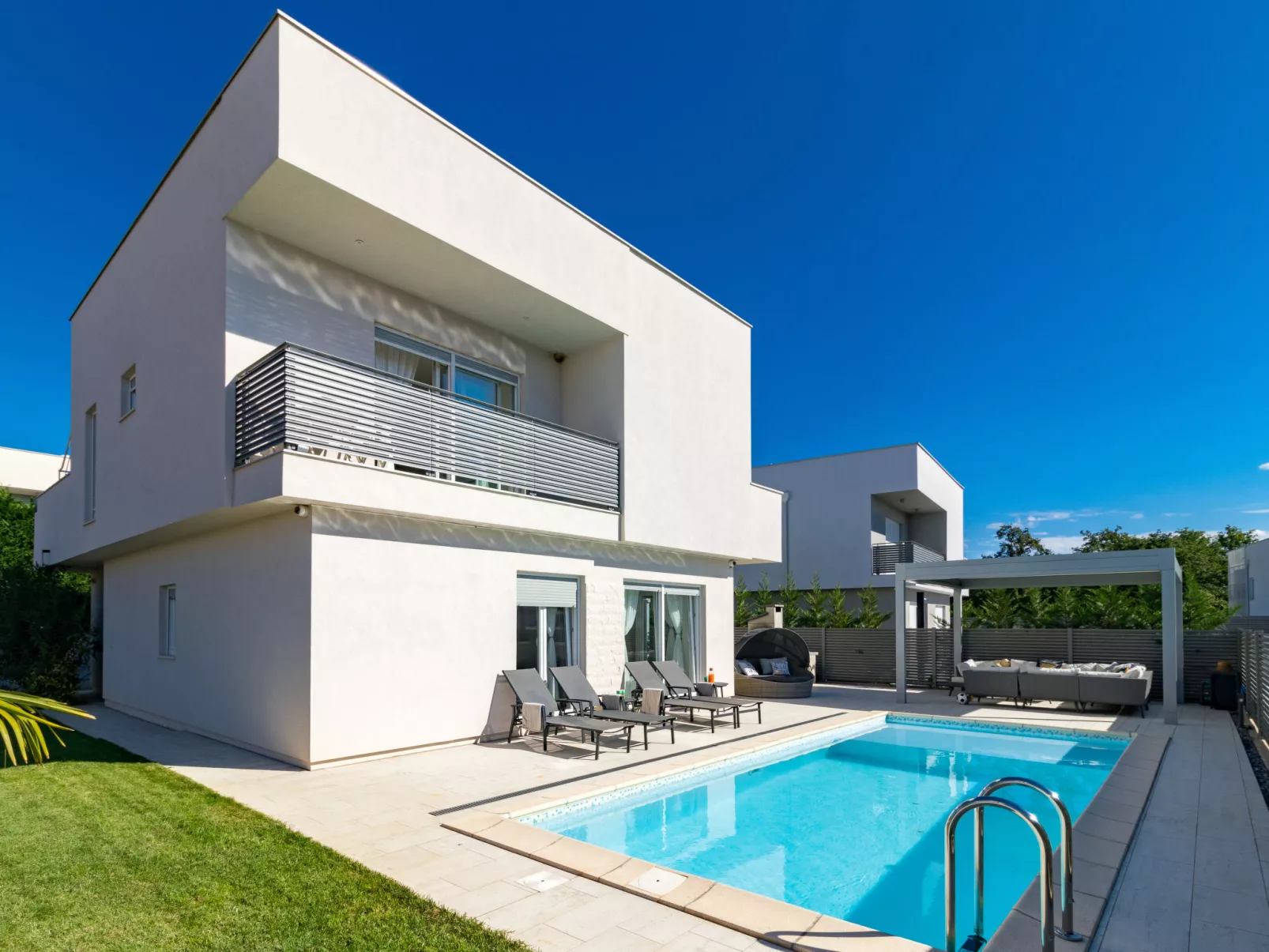 Villa Virtus-Outside