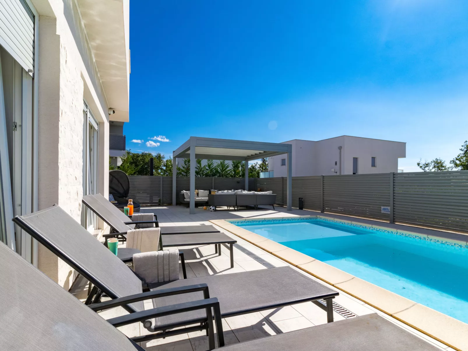 Villa Virtus-Outside