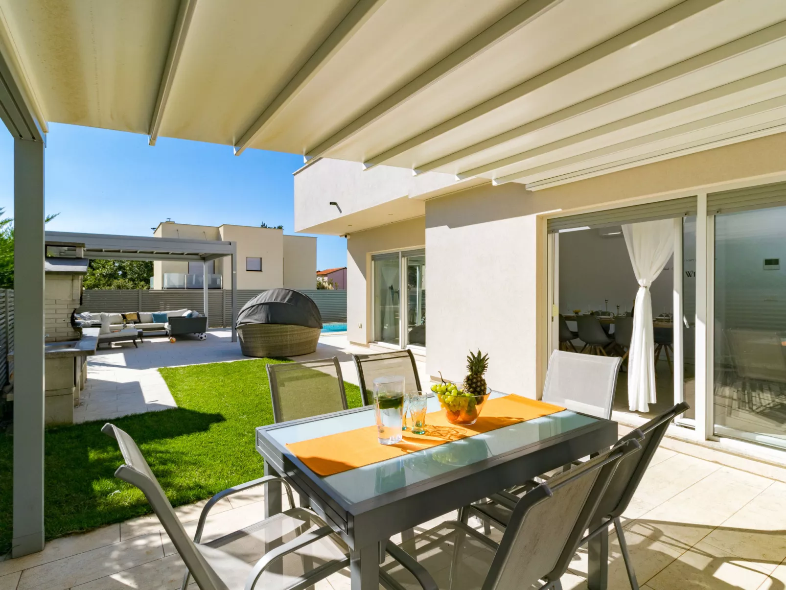 Villa Virtus-Outside