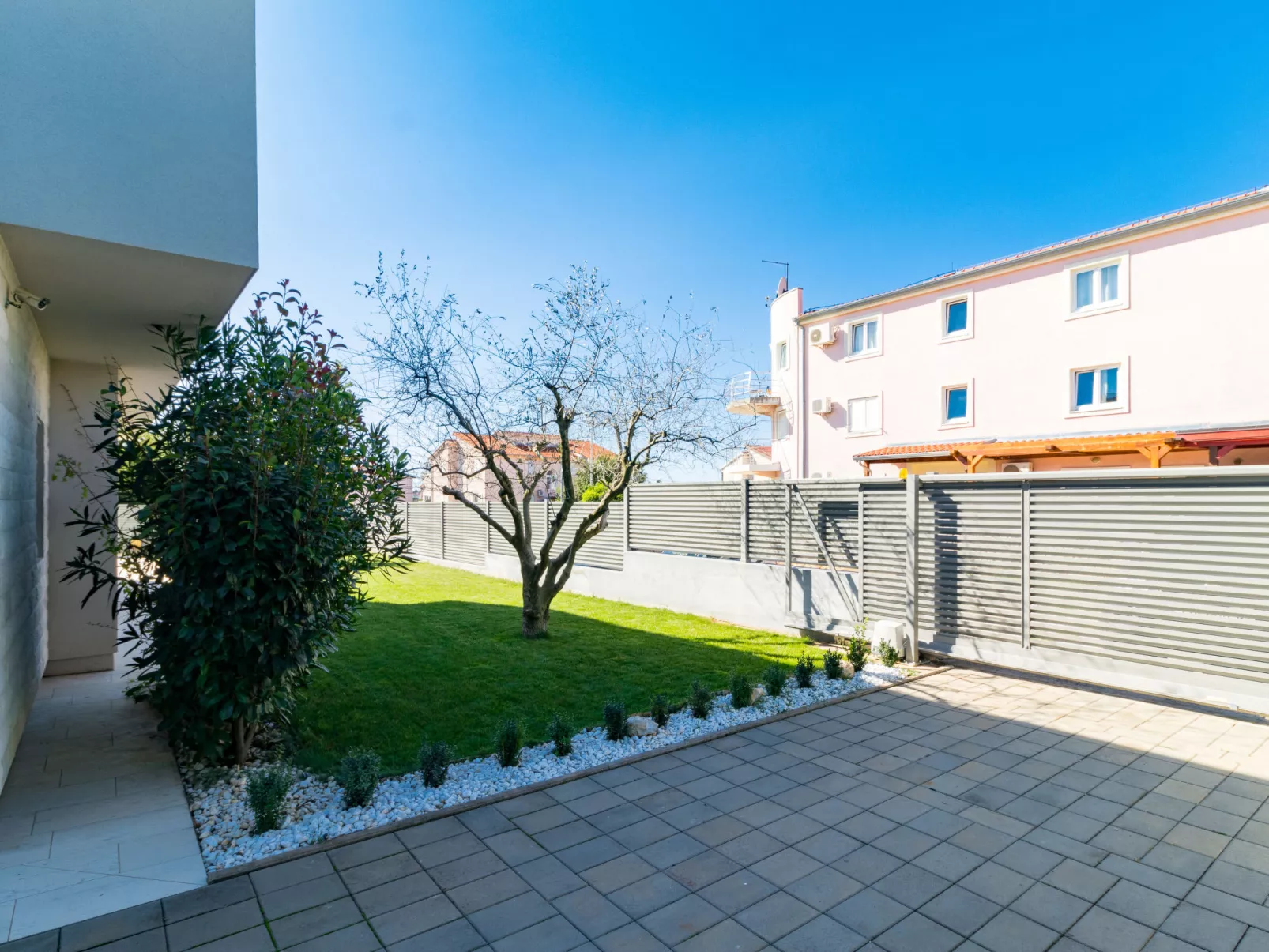 Villa Virtus-Outside