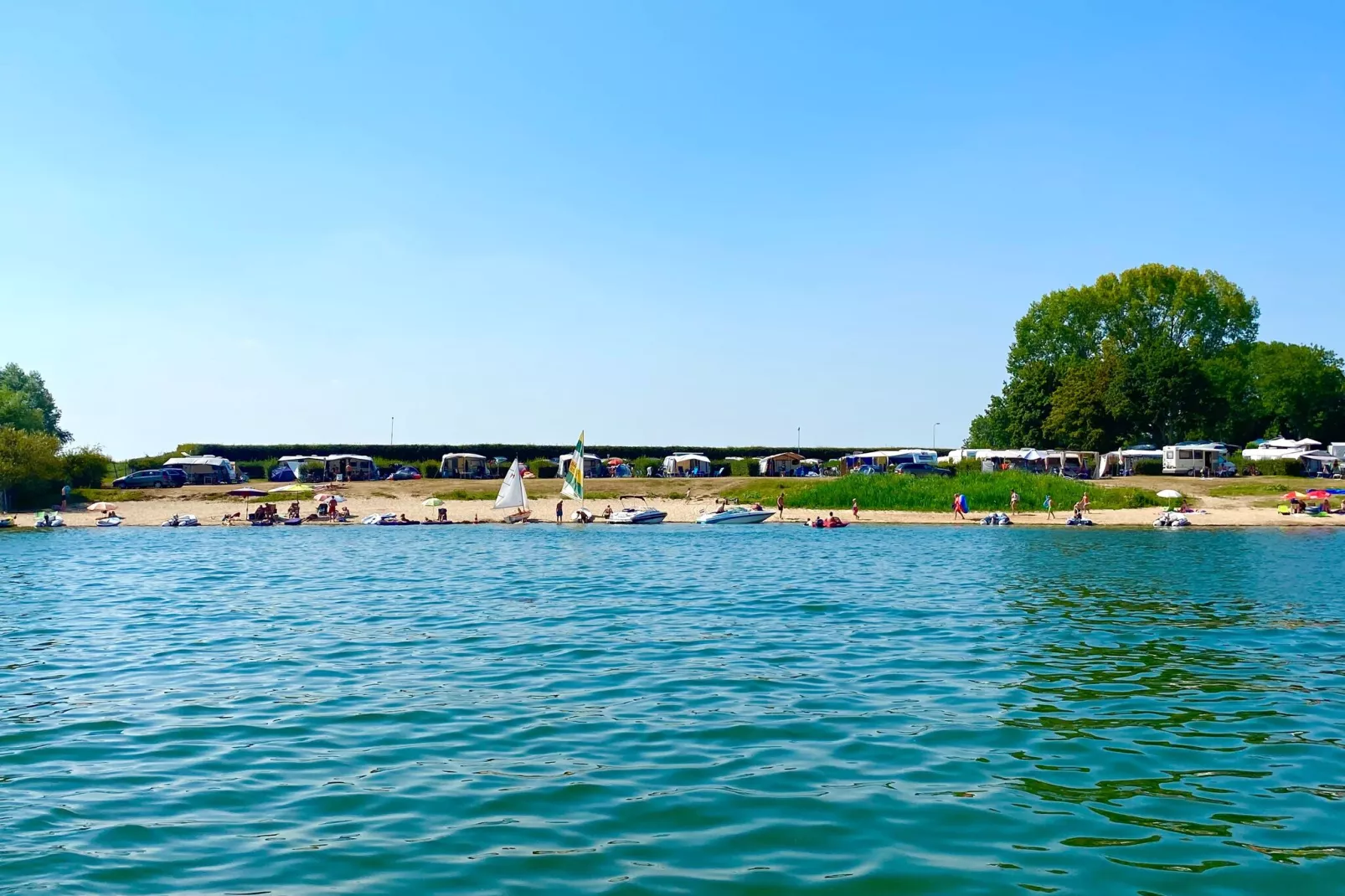 Recreatiepark Rhederlaagse Meren 9-Park facilities
