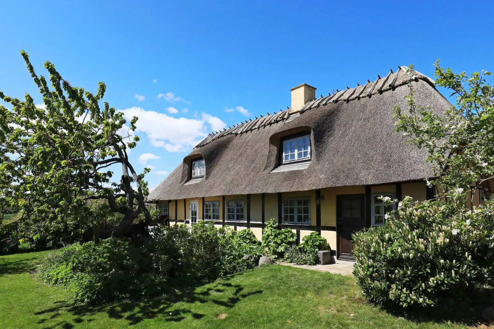 Idyllic Countryside Retreat-By Traum-Outdoor