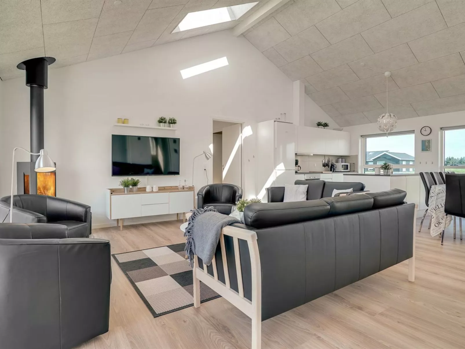 "Kirsi" - 1.6km from the sea-Inside