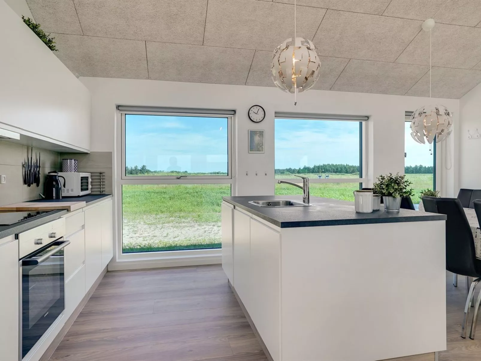 "Kirsi" - 1.6km from the sea-Inside