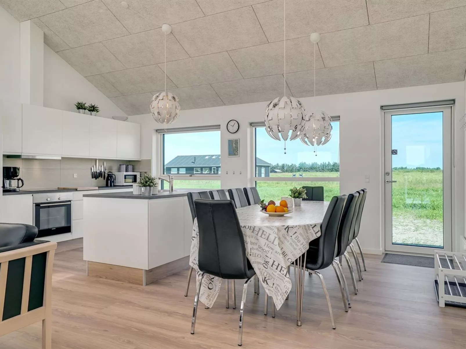 "Kirsi" - 1.6km from the sea-Inside