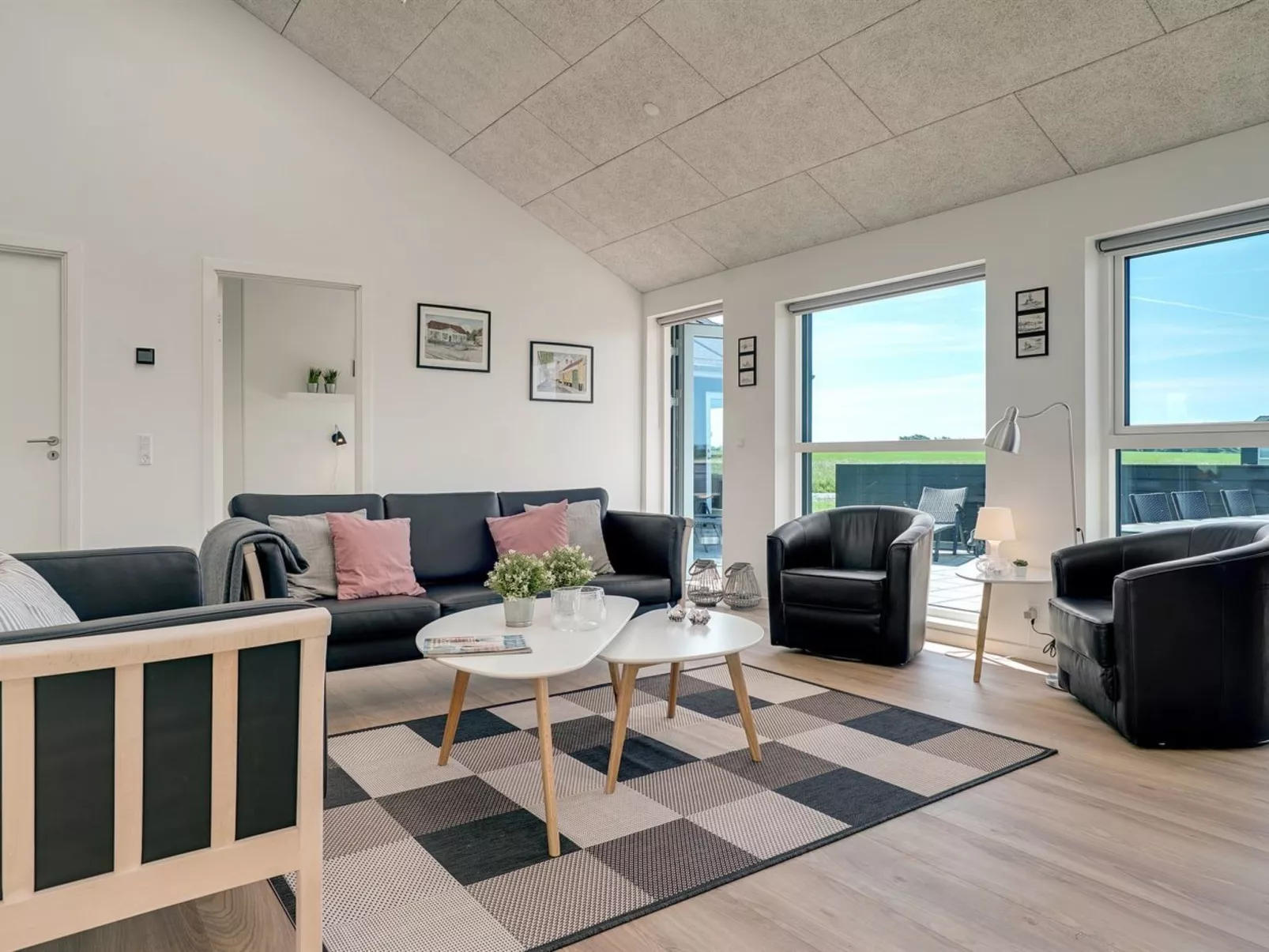 "Kirsi" - 1.6km from the sea-Inside