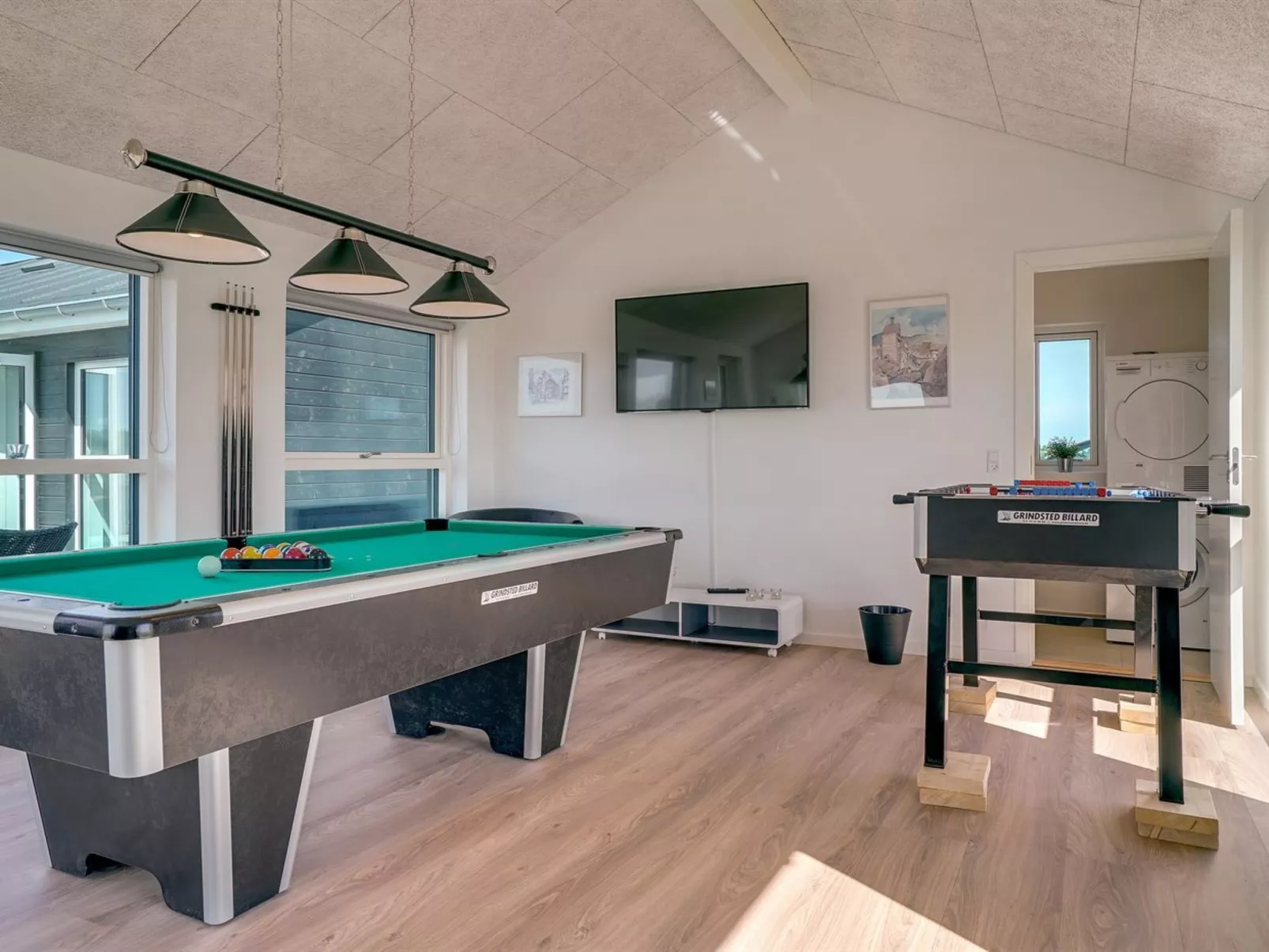 "Kirsi" - 1.6km from the sea-Inside