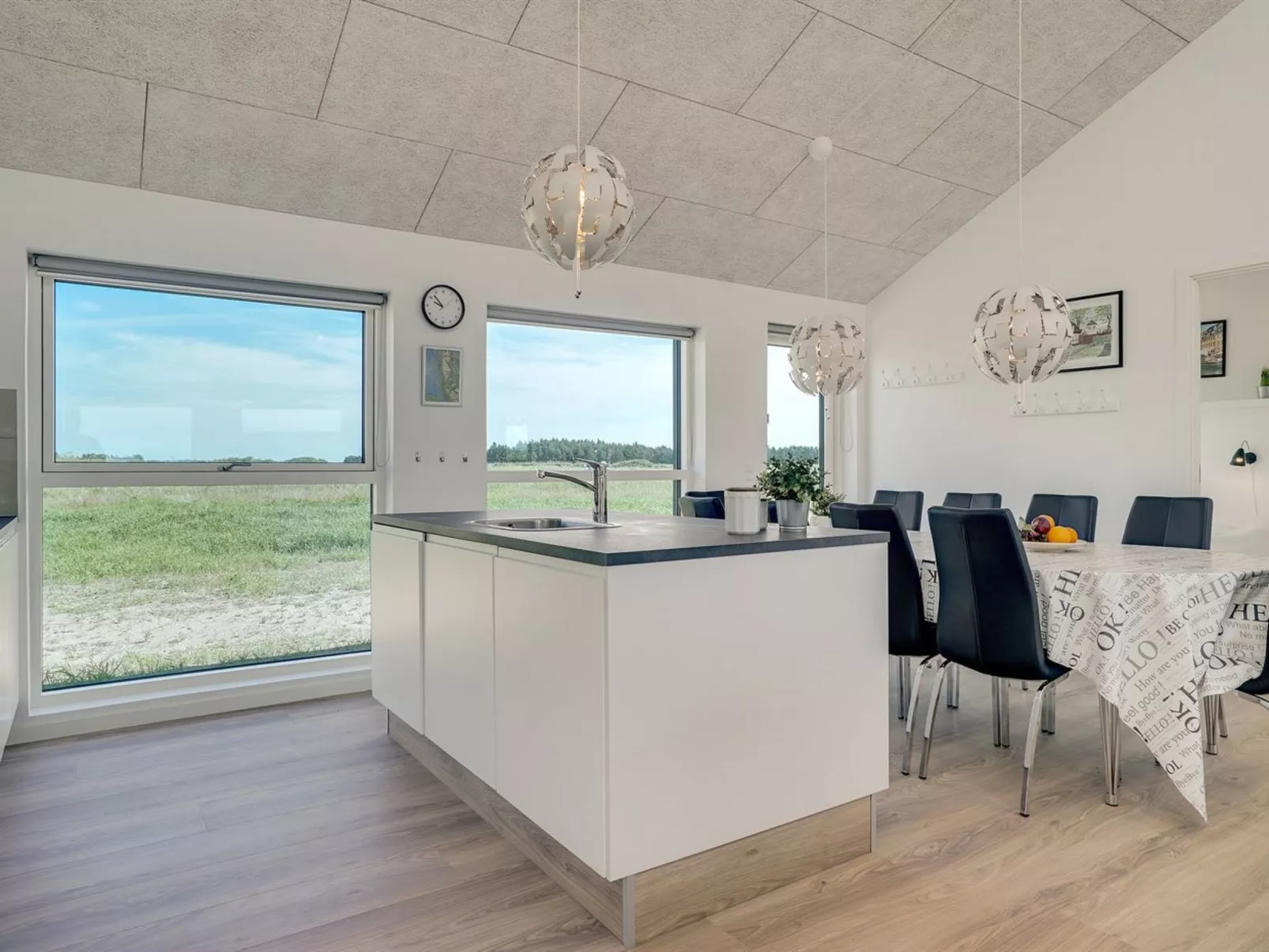 "Kirsi" - 1.6km from the sea-Inside
