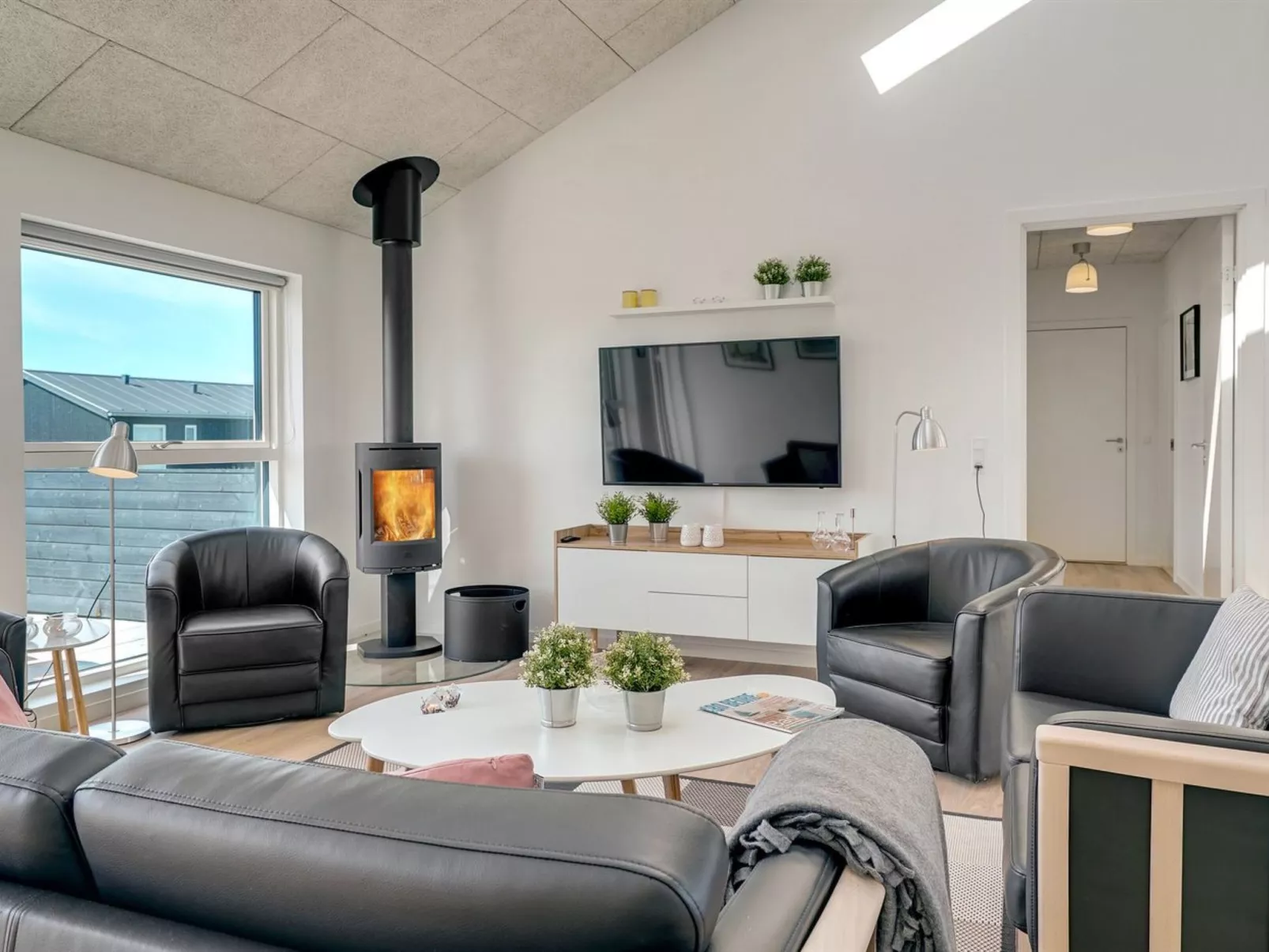 "Kirsi" - 1.6km from the sea-Inside