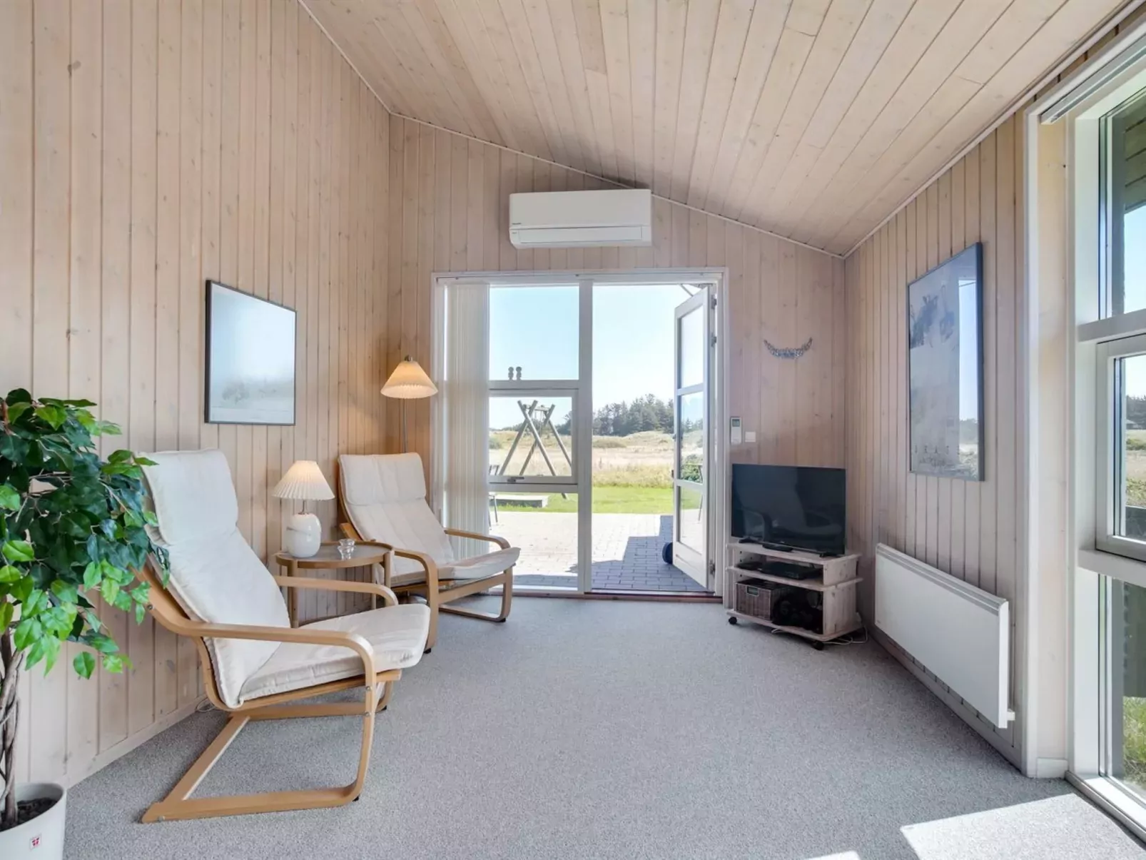 "Elsabet" - 750m from the sea-Inside