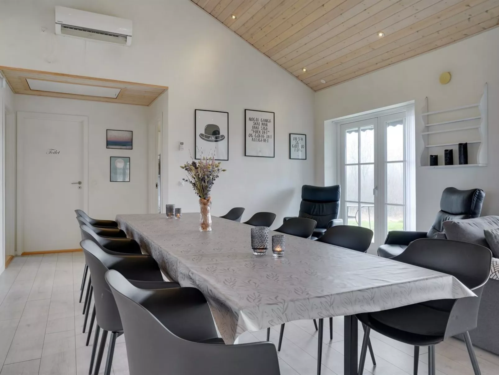 "Quanna" - 30km from the sea-Inside