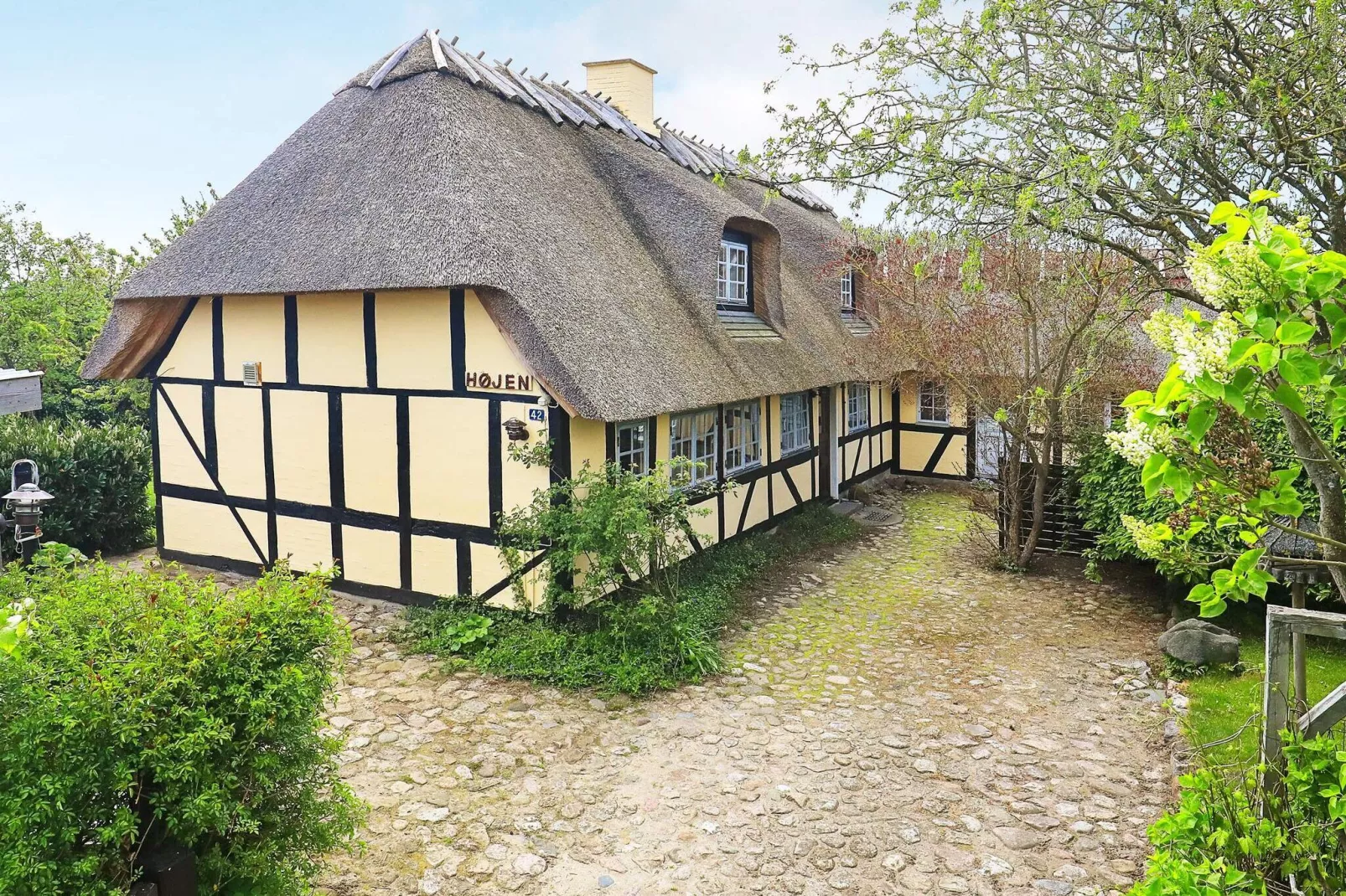 Idyllic Countryside Retreat-By Traum-View