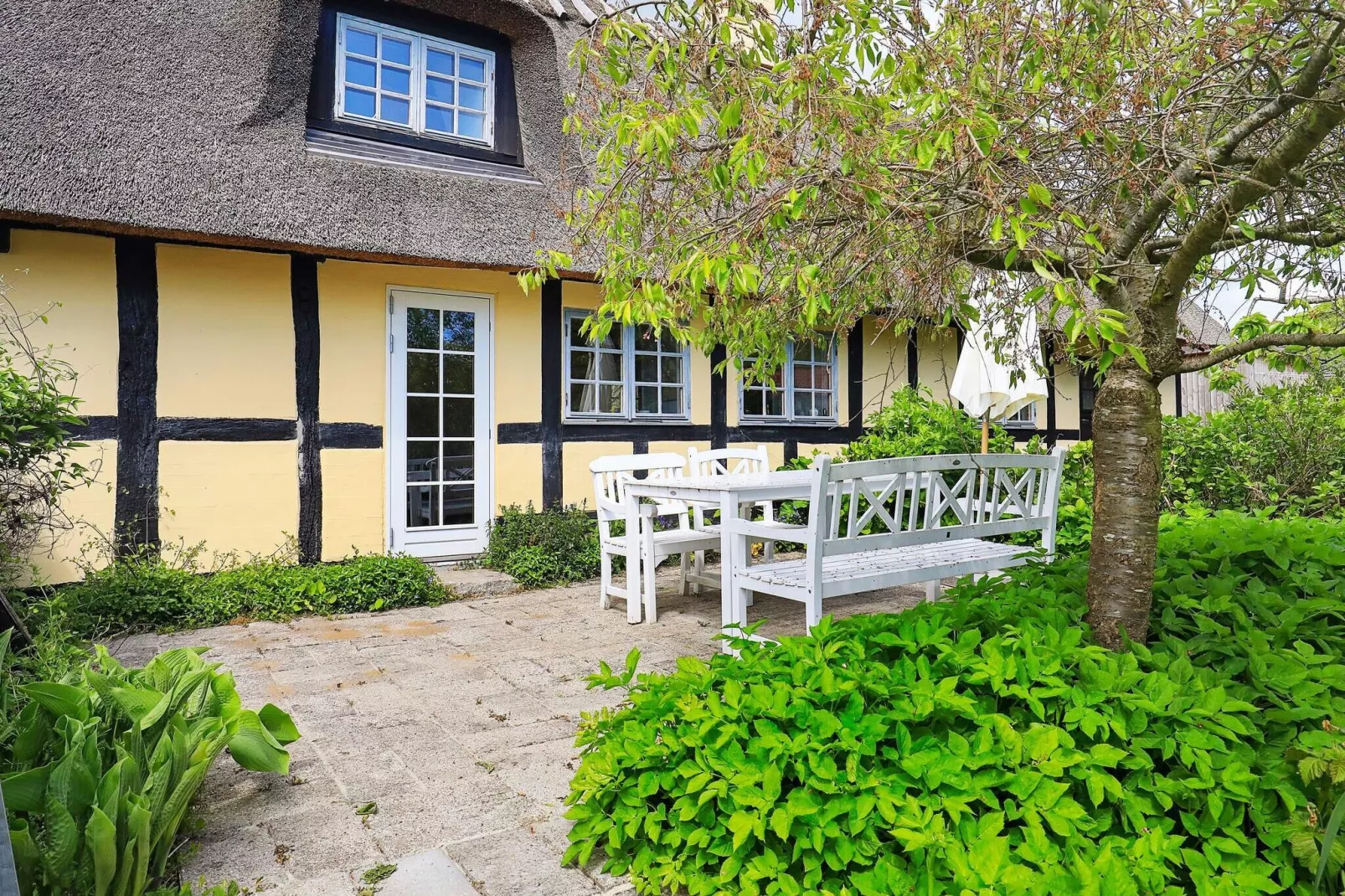 Idyllic Countryside Retreat-By Traum-View