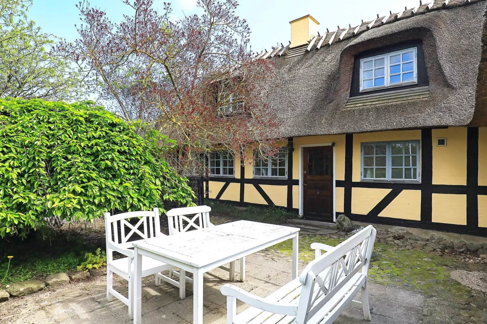 Idyllic Countryside Retreat-By Traum-View
