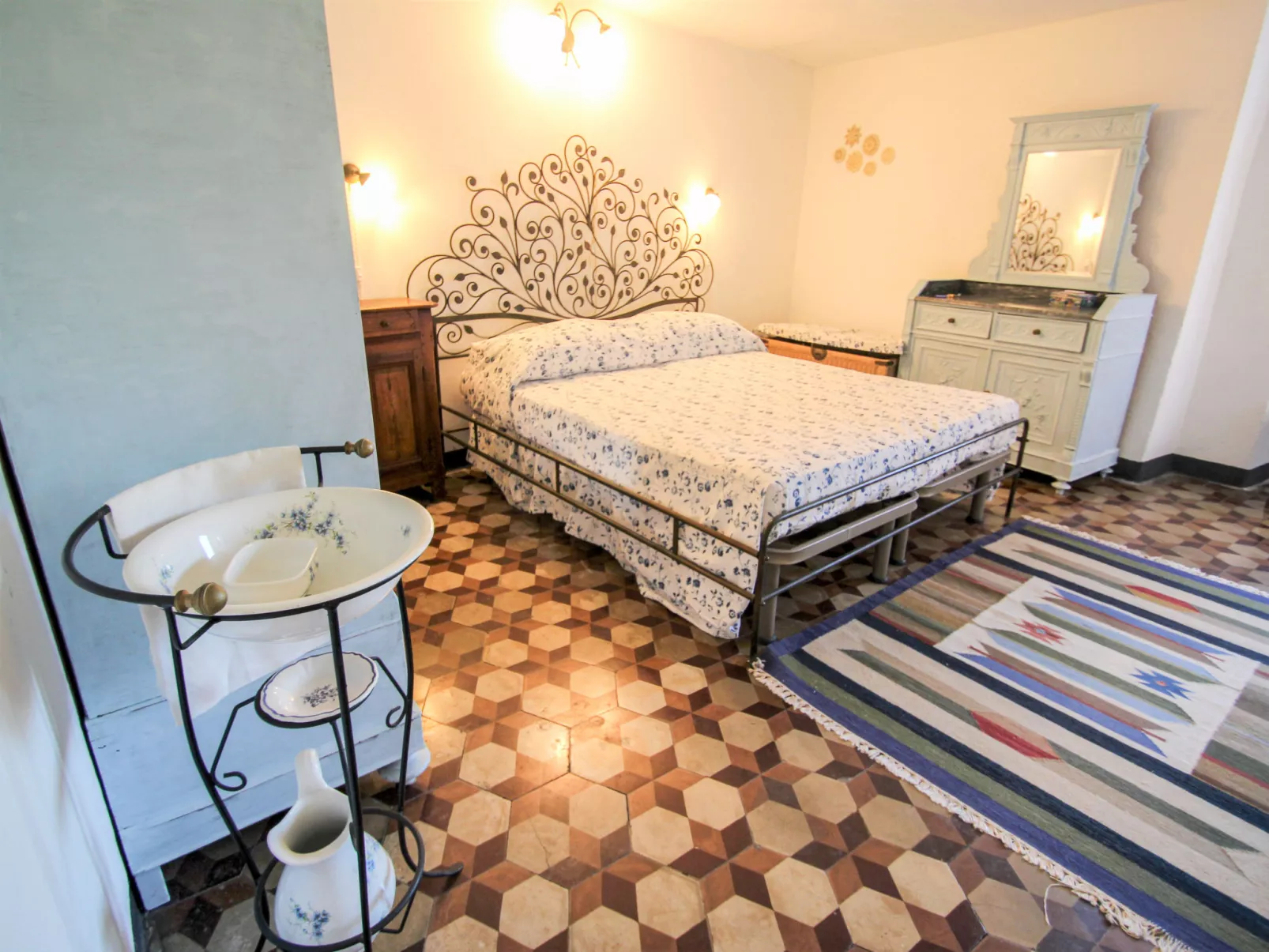 Casale-Inside
