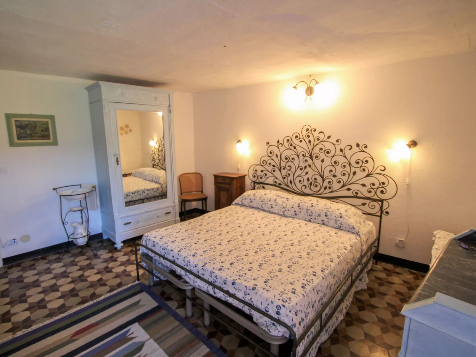 Casale-Inside