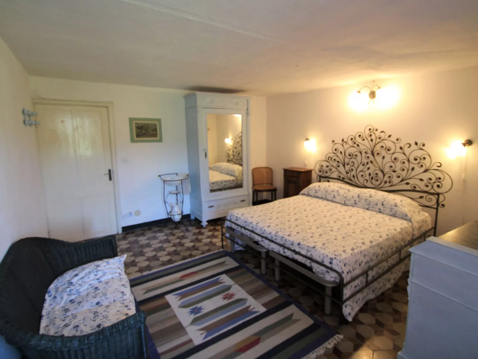 Casale-Inside