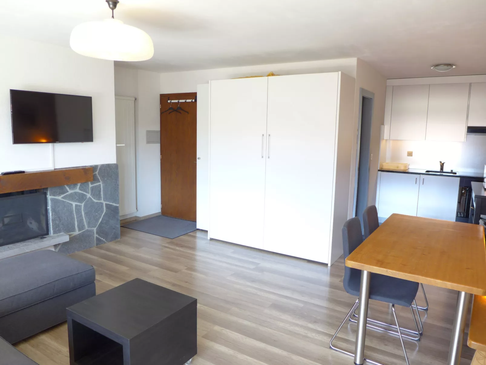 Rond-Point Apt. 17-Inside