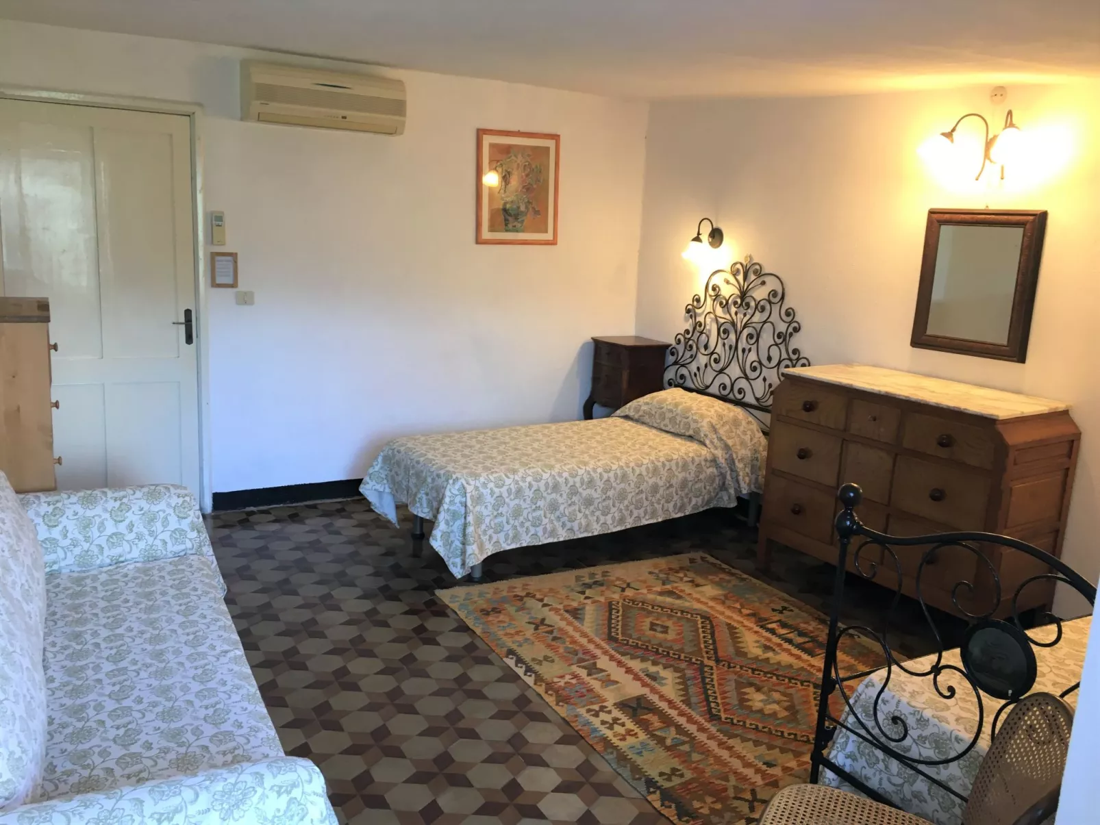 Casale-Inside
