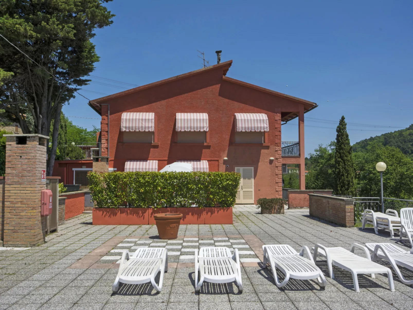Il Cipresso-Outside