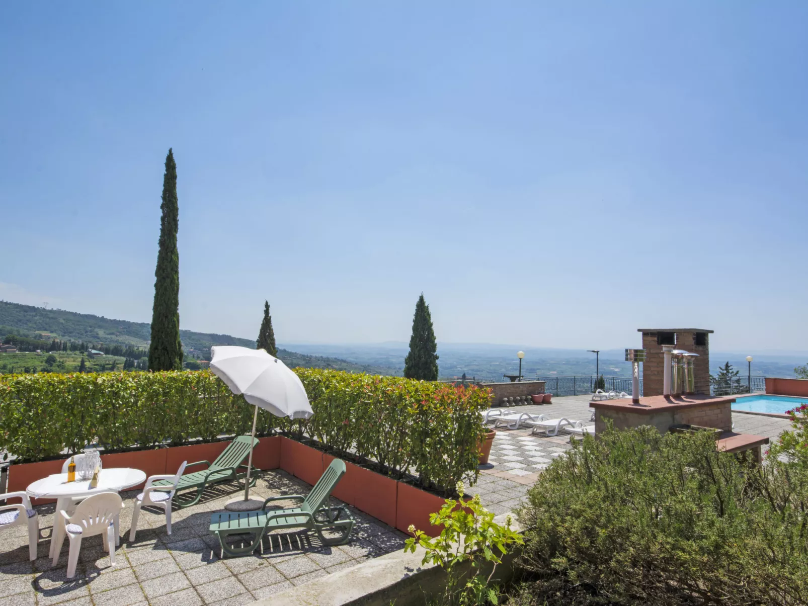 Il Cipresso-Outside