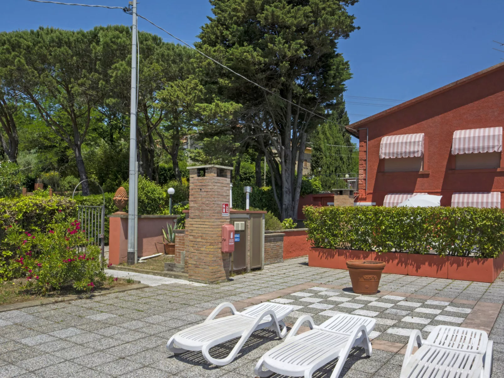 Il Cipresso-Outside