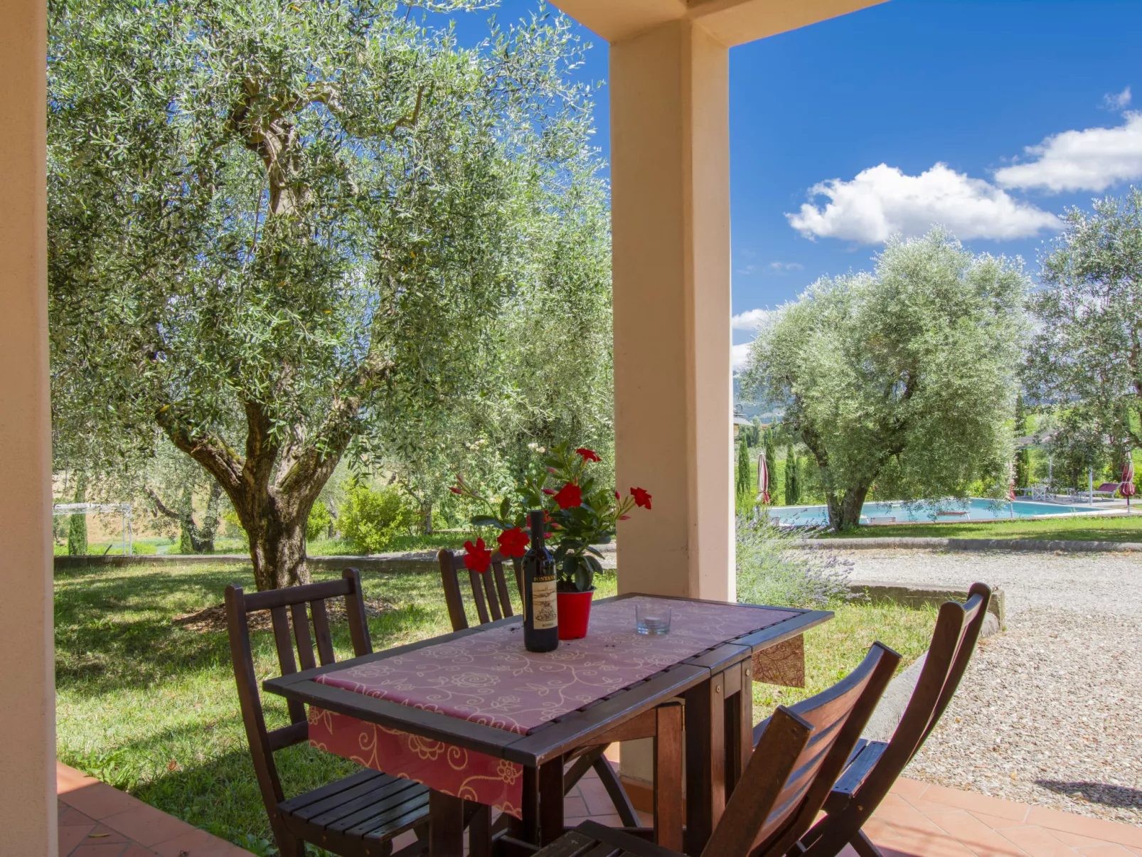 Borgo Fontana-Outside
