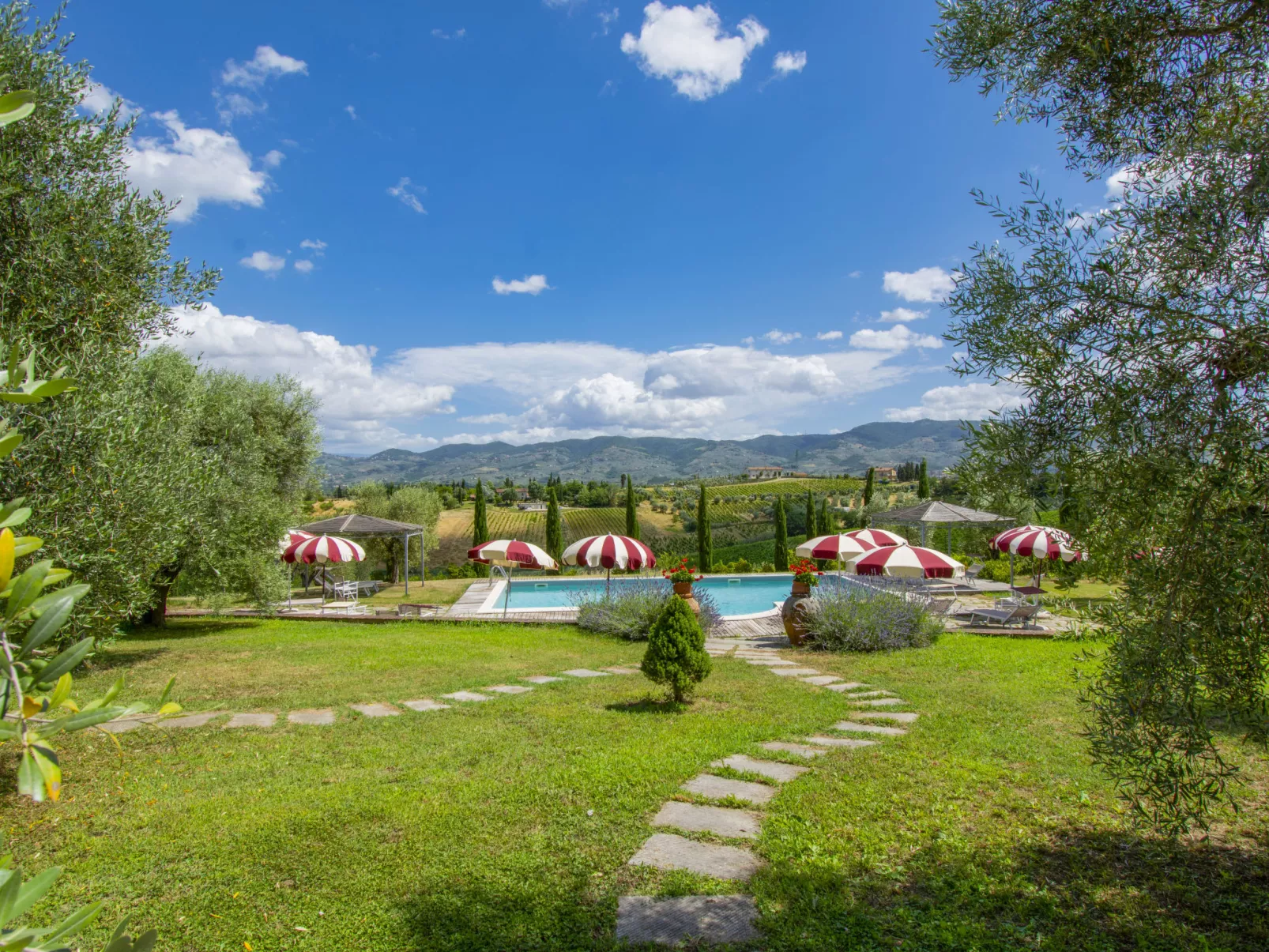 Borgo Fontana-Outside