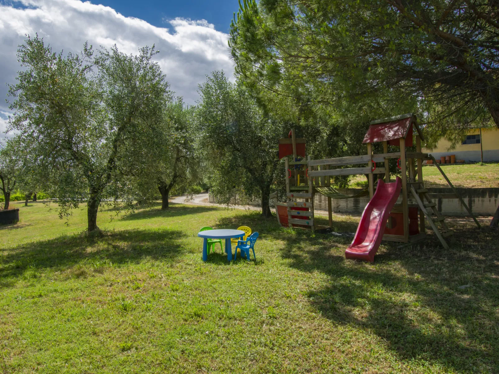 Borgo Fontana-Outside