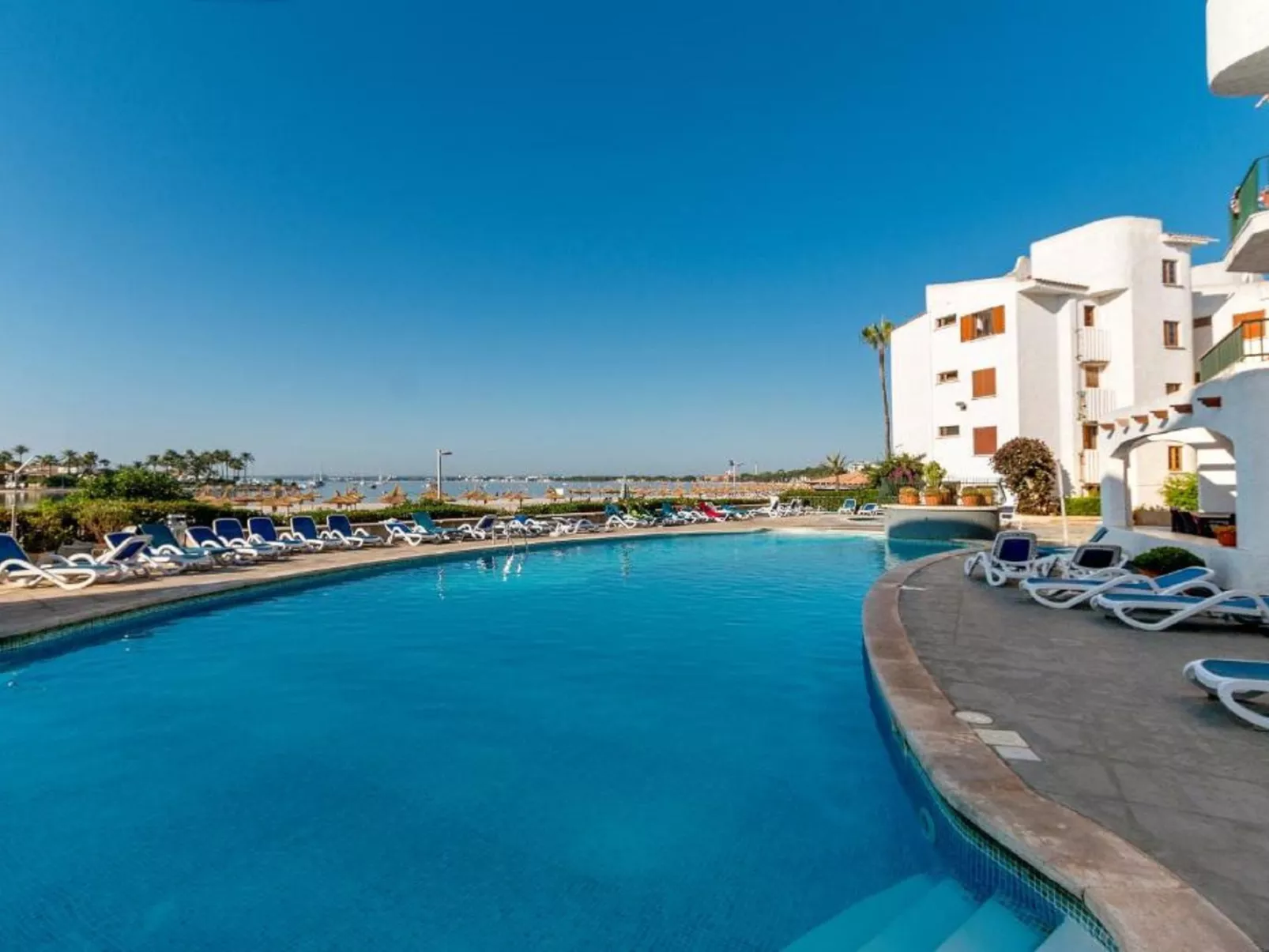 Carabela Front Beach & Pool-Outside