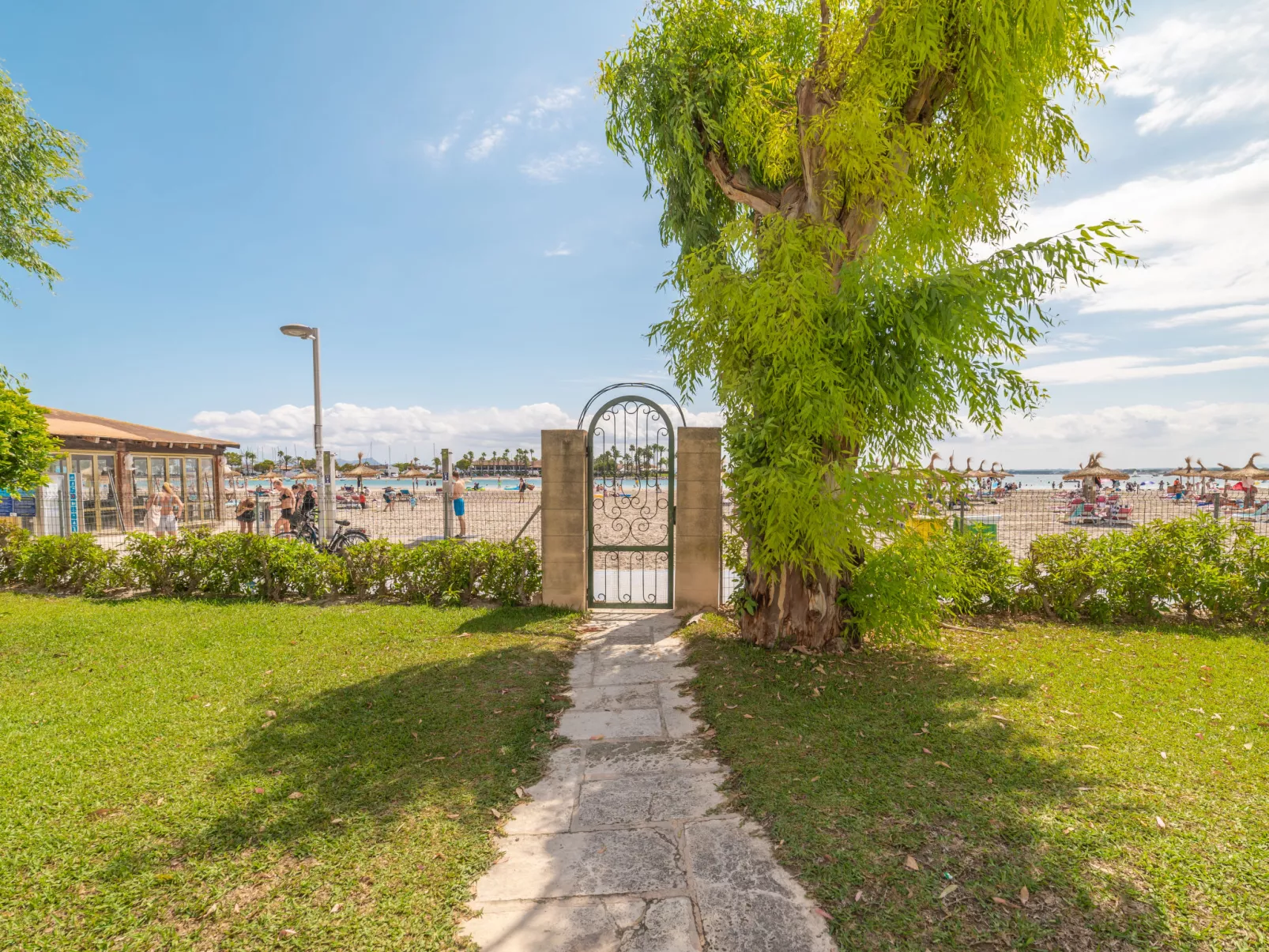 Carabela Front Beach & Pool-Outside